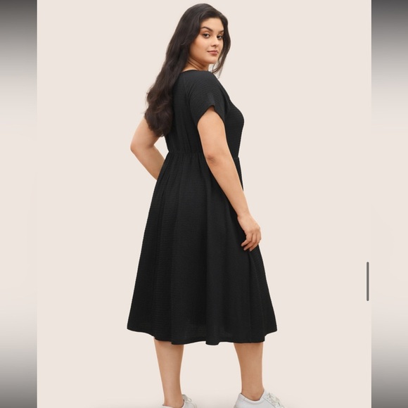 BloomChic Plus Size Boat Neck Raglan Sleeve Button Detail Dress - Picture 2 of 8